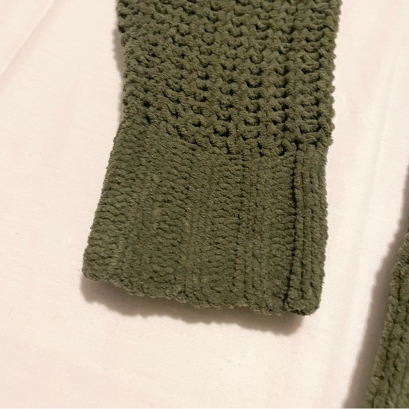 Hollister Green Turtleneck Sweater Women’s Size XS - Picture 11 of 15